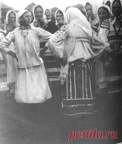 Свободная любовь в русской деревне начала ХХ века 
В среде нынешних консерваторов принято идеализировать дореволюционную деревню, якобы носительницу «особой духовности». Наоборот, деревня в начале ХХ века даже нынешнему времени даст фору в свободе се…