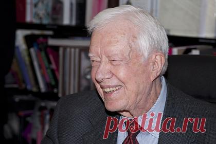 Бывший президент США рассказал о пропасти для американской демократии. Американская нация балансирует на краю расширяющейся пропасти и без немедленных действий рискует столкнуться с гражданским конфликтом, который разрушит демократию в США. Бывший президент США Джимми Картер выразил опасение за будущее демократической системы страны и призвал граждан отложить разногласия в сторону.