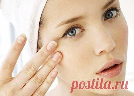 Тибетская йога - от синяков и "мешков" под глазами!
У многих людей появляются «синяки» и мешки под глазами, - бессонные ночи, стрессы, работа за компьютером. Это визуально старит человека на несколько лет! И косметика способна лишь замаскировать их, но не убрать полностью!
Это упражнение поможет вам улучшить зрение, снять отеки и убрать синяки под глазами.
Для лучшего эффекта необходимо выполнять полное дыхание йогов, но если не умеете, можно просто медленно, глубоко и ровно дышать (желательн