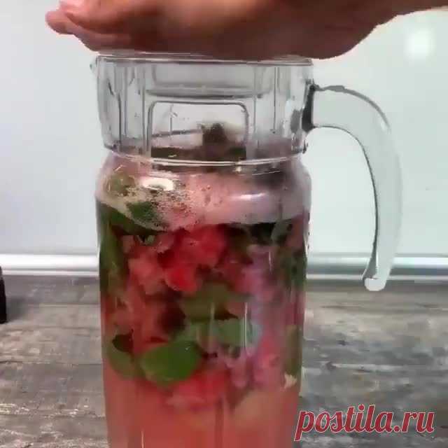 Арбузный лимонад, самое то в такую жару🔥 Уверен вы не пробовали😜 те рецепт и делайте!
⠀
Если л видео, то поставь в коментах «😍»
⠀
Автор @dorogoi_akhmed