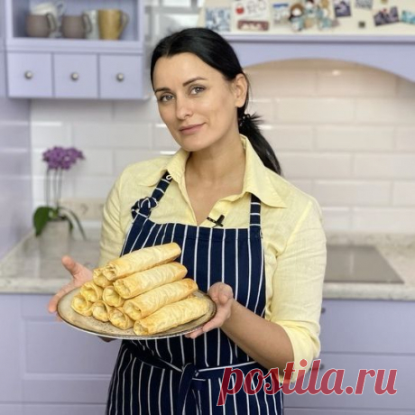 НОВЫЙ ВИДЕОУРОК 🎬
СОСИСКИ В ТЕСТЕ С СЫРОМ🌭

Доброе утро, друзья!😉
Сегодня готовим с вами любимые сосиски в тесте! 🌭 Вкусные и красивые, в тончайшем тесте фило, да еще и с сыром - их обязательно нужно попробовать! 😋 Видеоурок уже на моем YouTube (ссылка на канал в шапке профиля👆)

🌭Сосиски в тесте фило с сыром
200 г теста фило
200 г твердого сыра
12 сосисок 
2-3 яйца
50 г сливочного масла
соль

А вы любите сосиски в тесте?