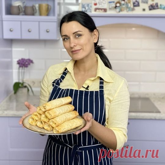 НОВЫЙ ВИДЕОУРОК 🎬
СОСИСКИ В ТЕСТЕ С СЫРОМ🌭

Доброе утро, друзья!😉
Сегодня готовим с вами любимые сосиски в тесте! 🌭 Вкусные и красивые, в тончайшем тесте фило, да еще и с сыром - их обязательно нужно попробовать! 😋 Видеоурок уже на моем YouTube (ссылка на канал в шапке профиля👆)

🌭Сосиски в тесте фило с сыром
200 г теста фило
200 г твердого сыра
12 сосисок 
2-3 яйца
50 г сливочного масла
соль

А вы любите сосиски в тесте?