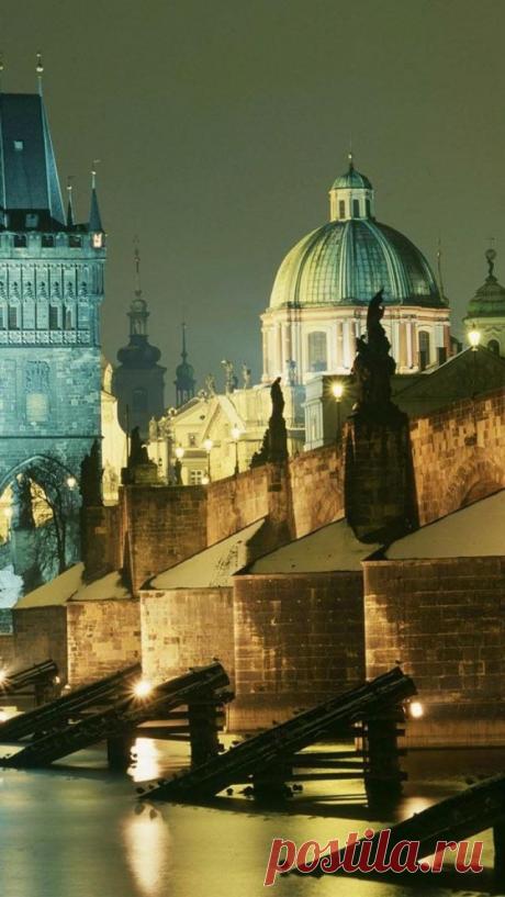 Charles Bridge, Prague, Czech Republic | Atmospheric Prague | Pintere…