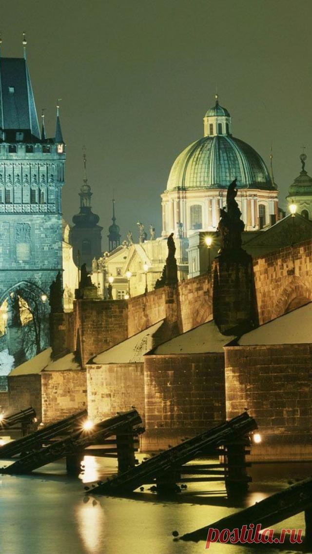 Charles Bridge, Prague, Czech Republic | Atmospheric Prague | Pintere…