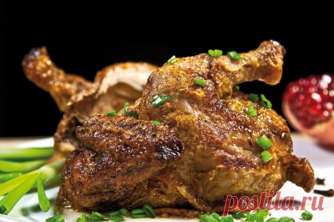 Готовим ароматную курицу 















Какие же они скучные, эти бройлерные куры! Как и их короткая жизнь, прошедшая без солнца, травы, вымоченных в воде и размятых хлебных корок, зерна, мелких камешков и небольших кусочков…
