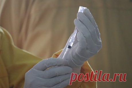 Россиянин решился на теракт из-за проблем на работе после отказа от вакцинации. Второй Западный окружной военный суд отправил на принудительное лечение жителя Мурома Артемия Серегина, решившегося на теракт из-за проблем на работе после отказа от вакцинации от COVID-19. Было установлено, что мужчина страдает хроническим психическим расстройством, поэтому суд решил отправить его на лечение.