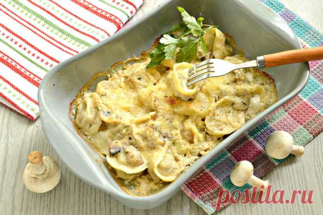 ​Пельмени, запеченные со сметаной и грибами.