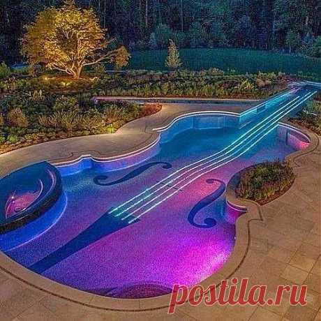 Бассейн необычной формы
Amazing Pool Design | The Great Outdoors