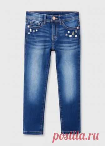 Купить Джинсы для девочек (GP6S41) в интернет-магазине одежды O'STIN Базовые джинсы для девочек - Зауженный силуэт - Стирка в средне-синем оттенке с умеренными потёртостями - 5 карманов - Вышивка «пчёлы» СТРАНА ПРОИЗВОДСТВА: Бангладеш.. Состав, размеры, цена. Отзывы. Интернет-магазин O'STIN. Доставка по Москве и России. Звоните! 8 (800) 777-4-999