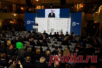 Участники конференции в Мюнхене выразили сомнения в шансы Украины на победу. На Мюнхенской конференции по безопасности царит мрачная атмосфера, большинство участников со скепсисом оценивают шансы Украины одержать победу над Россией, пишет газета Politico. Конференцию «накрыла тень». Участники встречи задались вопросом, чего достигнет Киев даже в случае одобрения США нового пакета помощи.
