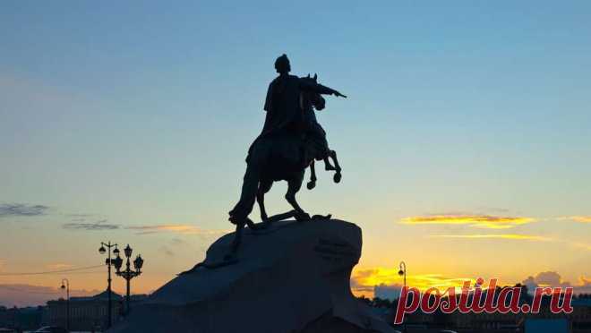 В Петербурге нашли помочившегося на "Медного всадника" молодого человека. Жителя Петербурга задержали за осквернение памятника на Сенатской площади. Об этом сообщает управление МВД по региону. Правоохранители обратили внимание на молодого человека после публикации в соцсетях. На кадрах заметно, как юноша стоит ...