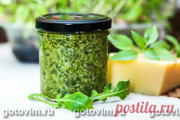 Соус песто из рукколы. Рецепт с фото Вкус соуса песто из рукколы отличается от песто из базилика. В нем, как и стоило ожидать, отчетливо чувствуется горчинка, и соус получается на любителя. В этом плюс и минут этого рецепта. Советую для начала приготовить совсем маленькую порцию соуса, чтобы определиться со своими предпочтениями.