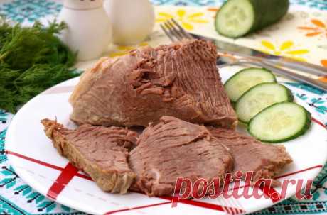 Как отварить говядину, чтобы она не была жесткой как подошва: пошаговая инструкция После череды праздников многие хозяйки задумываются над тем, чтобы сделать рацион семьи более полезным. Тут-то на выручку приходят блюда из отварной говядины. Нежирное и питательное мясо подойдет тем, кто придерживается правильного питания, а при подаче с соусом и гарниром станет и полноценным...