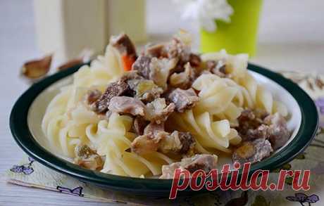 Куриные желудочки тушенные в сметане – не уступает по вкусу  бефстроганов! Простой фото-рецепт приготовления тушёных желудочков в сметанном соусе    Куриные желудочки тушёные сметане: пошаговый  рецепт  с фото, список продуктов,  калорийность, БЖУ
