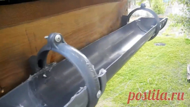 Делаем бюджетную сливную систему для крыши из канализационных труб При строительстве дома такая мелочь как система слива воды с крыши обходится ненамного дешевле, чем сама кровля. Для нее нужно много дорогостоящих мелочей, которые вместе складываются в существенную сумму. Чтобы сэкономить без потери в качестве и внешнем виде можно сделать систему водостока