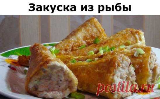 Ингредиенты:
Сардина в масле 450 г
Рис 200 г
Яйцо 2 шт.
Лук 2 шт.
Подсолнечное масло по вкусу
Соль по вкусу
Черный перец (молотый) по вкусу
Вафельные конусы по вкусу
Майонез 3 ст. л.
Приготовление:
Поставьте рис отвариваться. За это время мелко нарежьте лук и обжарьте его в паре столовых ложек растительного масла до золотистого оттенка.
Рыбу вместе с рассолом (соком, маслом) разомните вилкой. Добавьте к ней остывшие лук и рис, перемешайте до однородности, посолите и поперч...