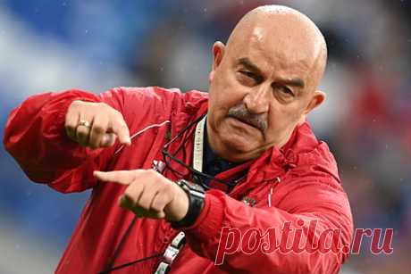 Черчесов дал совет Карпину после отказа Дзюбы играть за сборную России. Бывший главный тренер сборной России Станислав Черчесов оценил отказ нападающего «Зенита» Артема Дзюбы от выступления за национальную команду. Тренер подчеркнул, что Дзюба — амбициозный футболист, который имеет свое мнение, поэтому ему необходимо время, чтобы он пришел к согласию с самим собой.