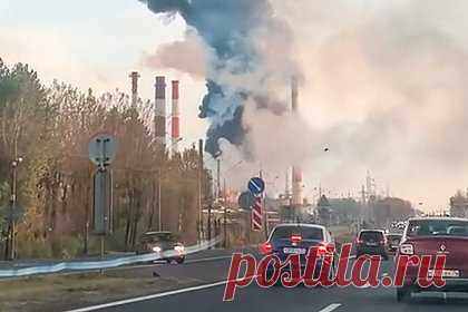 «Жители были обеспокоены». На российском нефтеперерабатывающем заводе произошел пожар. Что известно о ЧП?