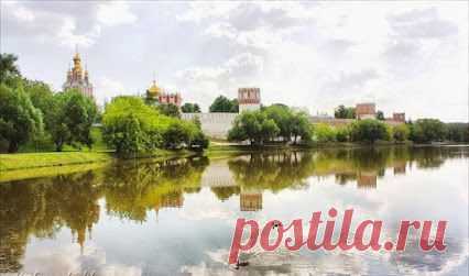 On the shores of picturesque Lake- Novodevichy Convent﻿