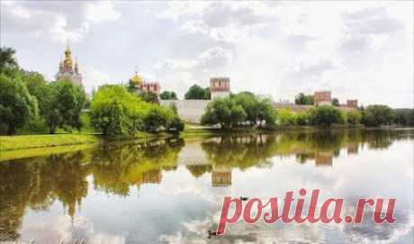 On the shores of picturesque Lake- Novodevichy Convent﻿