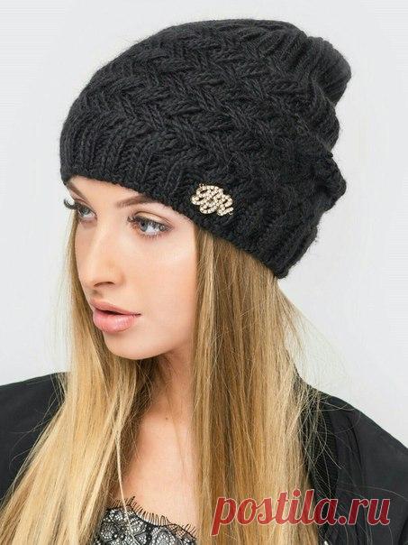 Узор с перекрещенными петлями 
#вязание #вязание_спицами #схема_узора #перекрещенные_петли 
Не претендую на полное соответствие узору на шапке, но очень похож)
На схеме показаны лицевые и изнаночные ряды. В изнаночных рядах перекрест 2х лицевых петель направо выполняем так: оставить 2 изн за работой, 1 лиц, провязать 2 оставленные изн, а перекрест 2х лицевых петель налево выполняем так: оставить 1 лиц перед работой, 2 изн, провязать оставленную лиц
Повторять узор с 1го по ...