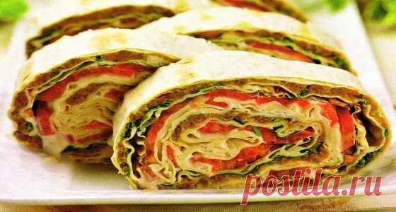 Рулет из лаваша, сыр+отв кура+ помидоры+ красный лук....