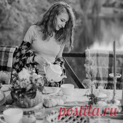 Середина первого осеннего месяца радует своими красками, остатками от летнего тепла, неспешными прогулками, изредка дождями. Даже хмурое серое небо не перевешивает буйство осенних красок вокруг
Как ими воспользоваться и создать настоящую уютную осень у себя дома? Первое, что может прийти в голову — декор. Да, благодаря ему дом преобразится и станет неузнаваем, но можно создавать это настроение каждый день и каждый день разное, при этом больших усилий это не потребует.
Осен...