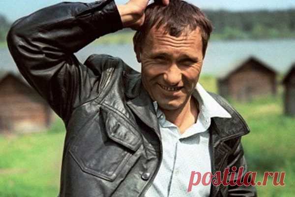 «Бедным быть не стыдно, стыдно быть дешевым»: 20 цитат Василия Шукшина о главном