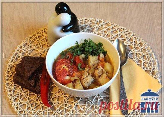 Овощное рагу с курицей
Ингредиенты:
Куриное филе или куриная грудка - 600 гр
Картофель - 400 гр
Лук репчатый - 100 гр (3 небольшие луковицы)
Перец болгарский - 3 шт
Морковь - 100 гр (3 шт небольших размеров)
Помидоры - 600 гр
Чеснок - 2 зубчика
Лавровый лист - 2 шт
Масло растительное - 3 столовые ложки
Соль - по вкусу
Перец черный молотый - по вкусу
Готовим:
Овощное рагу - одно из самых любимых