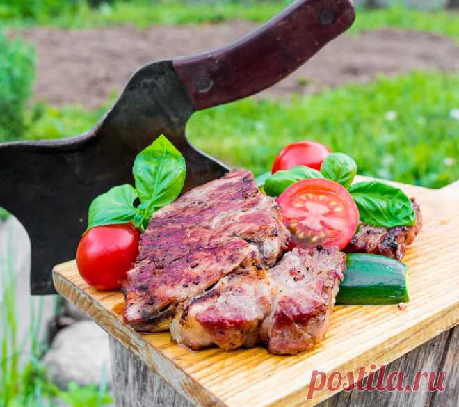 Свиная шея в луковом маринаде на гриле Ингредиенты на 4 порции: свиная шея 800 грамм лук 600 грамм Маринадвода 1 литр соль 30 грамм сахар 40 грамм уксус 9% 40 мл.Приготовление: 1. Шею нарезаем на стейки толщиной 2,5-3 см. Лук нарезаем кольцами или полукольцами. 2. В воде растворяем соль и сахар,...