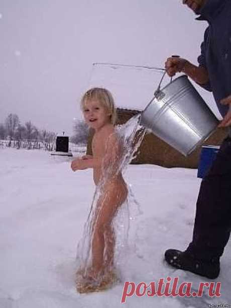 В старину не было никаких больниц, никаких быстродействующих и дорогих лекарств. Лечились самостоятельно, но старались и вовсе не болеть. Закаливание - вот такое быстродействующее лекарство было у наших предков в почете! 

Сейчас расскажу, как надо закаляться в домашних условиях сегодня. Особенно, про детское закаливание. 
Показать полностью…