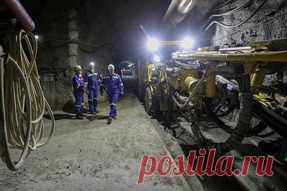 Горняков из обесточенной шахты в Донецке вывели на поверхность. Горняки из шахты имени Засядько в Донецке, которая была обесточена в результате боевых действий, выведены на поверхность. Об этом сообщило Министерство угля и энергетики Донецкой народной республики. Работы были завершены в 20:30 по местному времени. В результате происшествия никто не пострадал.