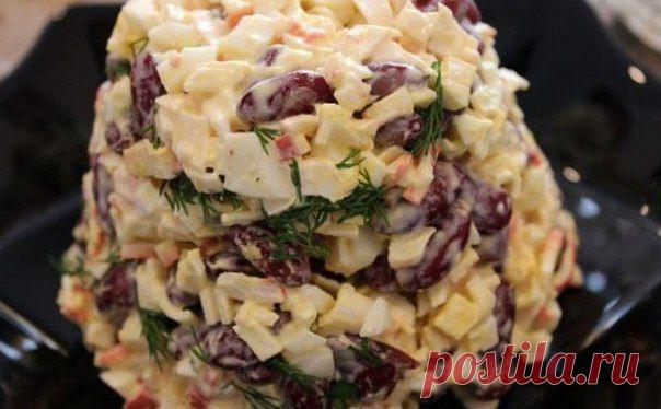 Быстрый салат с фасолью и крабовыми па / Свежие рецепты