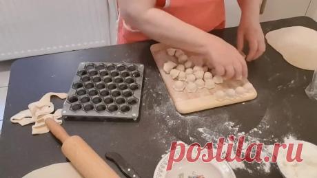 Вкусное тесто на пельмени Как правильно использовать пельменицу.