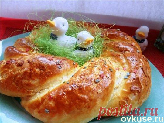 Пасхальный венок из чудесного теста с орехами и сухофруктами - Простые рецепты Овкусе.ру