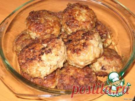 Котлеты "Сочность"
На вид обычные котлеты, но нет... Очень сочные, вкусные. 
Пока я жарила вторую порцию этих котлет - муж с дочкой первую партию съели! 
Если учесть, что муж капусту вообще не ест, а тут даже не понял, что она там присутствует. Съел и добавки попросил.
Может кому приглянется и такой рецепт котлеток.
Ингредиенты и способ приготовления смотрите на нашем сайте https://quharka.ru/recipes/100104/kotlety-sochnost.html?t=1610