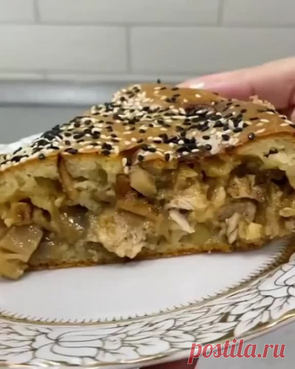 МУЖ ЗАЦЕЛУЕТ ВАС ЗА ЭТУ ВКУСНЯТИНУ.
Драники с ветчиной, сыром и зеленью
Ингредиенты:
-картофель - 6 шт.
-луковица - 1 шт.
-ветчина / любые колбасные изделия - 200 гр.
-сыр твёрдый - 200 гр.
-яйца - 2 шт.
-укроп
-мука - 4 ст.л.
-соль
-перец
-масло растительное
Приготовление:
1. Лук, ветчину, картофель и сыр натереть на крупной тёрке.
2. Добавить яйца, муку, измельчённый укроп. Посолить. Поперчить. Хорошо перемешать.
3. Выложить массу на сковороду с помощью ложки, придавая е...