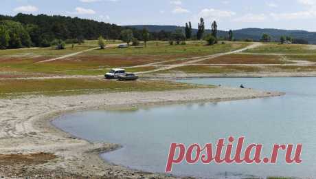 В Крыму из-за шторма и урагана закрыли дорогу Саки - Евпатория. На участке трассы Симферополь - Евпатория из-за подтоплений ограничили движение. Об этом в своем Telegram-канале сообщил министр транспорта Республики Крым Николай Лукашенко. Он уточнил, что проезд закрыт между городами Саки и ...