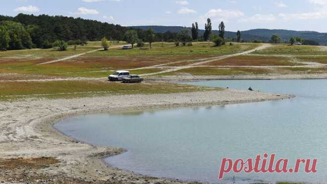 В Крыму из-за шторма и урагана закрыли дорогу Саки - Евпатория. На участке трассы Симферополь - Евпатория из-за подтоплений ограничили движение. Об этом в своем Telegram-канале сообщил министр транспорта Республики Крым Николай Лукашенко. Он уточнил, что проезд закрыт между городами Саки и ...