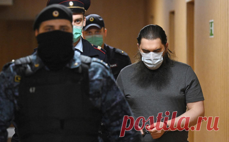 Суд прекратил преследование экс-офицера ФСБ из дела Черкалина. Андрей Васильев проходил обвиняемым по делу о вымогательстве взятки у бизнесмена Сергея Гляделкина в 2011 году. Защита подала ходатайство об истечении срока давности по уголовному преследованию, суд его удовлетворил