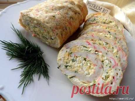 Закусочный рулет с крабовыми палочками