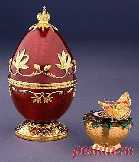 THE RED ADMIRAL EGG A CREATION BY THEO FABERGÉ Theo Fabergé designed his RED ADMIRAL EGG as a token to the beauty and fragility of nature. He was inspired by his and by Carl Fabergé’s love of flower surprises, thus following the family tradition but within his own style. The Egg is made using materials and techniques made famous by the Fabergé family. The RED ADMIRAL EGG is engine turned and then guilloché enameled in rich red, one..|randy johnson приколол(а) это к доске Fab-Tastic !