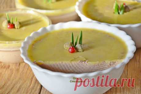 ПАШТЕТ из КУРИНОЙ ПЕЧЕНИ !!! **Лук 2шт -п/кольца обжарим на олив/масле 20г и слив/масло 75г.  Добавим очищ/кур/печень 500г, увеличив огонь. Обжарим, помешивая 5мин, до румяности. Ввести коньяк или ром 50мл, до испарения. Влить сливки 200мл, тушим 1-2мин, соль, перец. *Охладим, взбить в блендере. Паштет по формам, залить раст/слив/маслом 50г, и в холод. *Выход: 800г. Бесподобно вкусно !!!