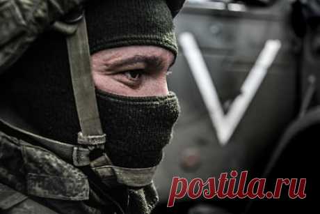 Минобороны подтвердило уничтожение отряда элитного спецназа ВСУ. Российские военные уничтожили элитную диверсионную группу сил специального назначения Украины 73-го морского центра специальных операций ВМС. Об этом сообщили журналистам в Минобороны РФ. Группа украинского спецназа пыталась высадиться с десантных моторных лодок на неподконтрольный Киеву берег Днепра.