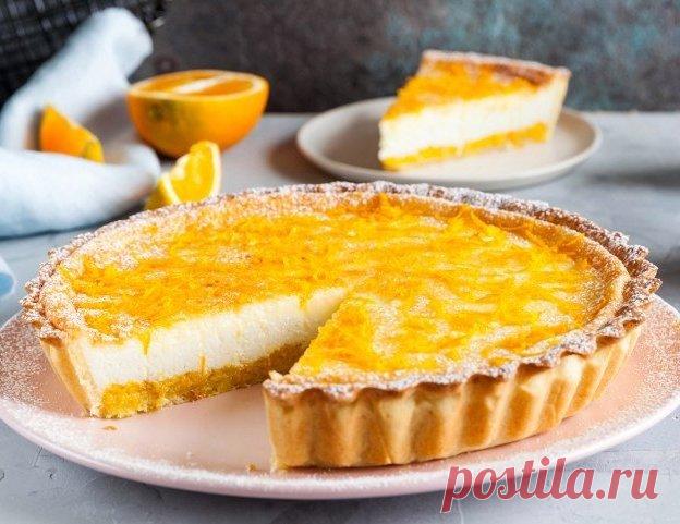 Апельсиново-творожный пирог 
Ингредиенты:
Для апельсиновой начинки:
Апельсины — 2 шт.Сахар — 3–4 ст. л.
Для заливки:
Сметана жирностью 20% — 300 гСахар — 100 гЯйца — 2 шт.Тертая цедра апельсина — 0,5 ч. л.
Для творожной начинки:…