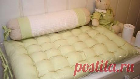 Как сшить детское одеялко или матрасик в коляску Как сшить детское одеялко или матрасик в коляску. Такие детские матрасики в магазинах стоят бешеных денег. Предлагаю вам сшить их самим