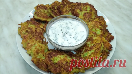 Сырные кабачковые оладьи с чесночным соусом