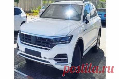 В сети рассекречена внешность нового Volkswagen Touareg В сети опубликован фотоснимок, демонстрирующий внешность серийного варианта вседорожника Volkswagen Touareg новой генерации. Рядом с новинкой на фото изображен новый Volkswagen Polo. Немецкий автоконцерн готовит уже третье поколение модели Touareg, старт ее серийного выпуска запланирован на ноябрь н