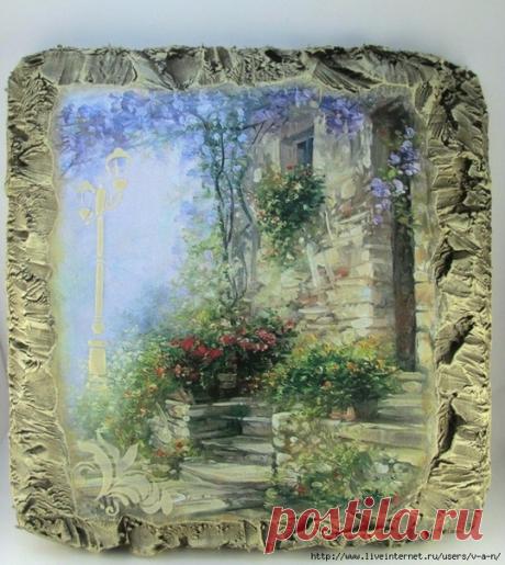 Пеноплекс — достаточно податливый и недорогой материал для создания поделок. Он продается в обычном строительном магазине. 
Из пеноплекса легко выходят фактуры: деревянная вывеска, каменная стена, кора дерева и т.д.Образцы работ из пеноплекса, взятые из интернета.