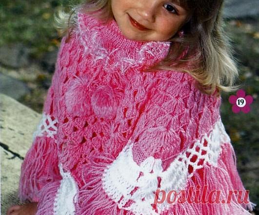 Пончо с длинной бахромой и помпонами — Попкорн — детское вязание спицами и крючком